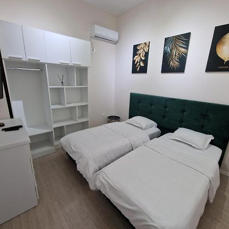 J Apartment in Center Tirana Buitenkant foto