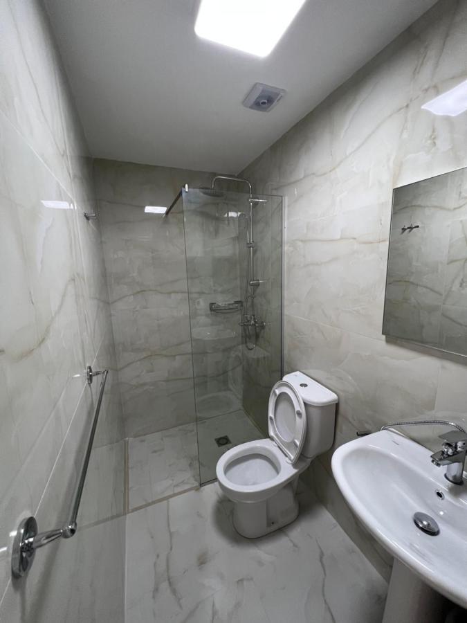 J Apartment in Center Tirana Buitenkant foto