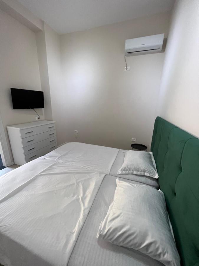 J Apartment in Center Tirana Buitenkant foto