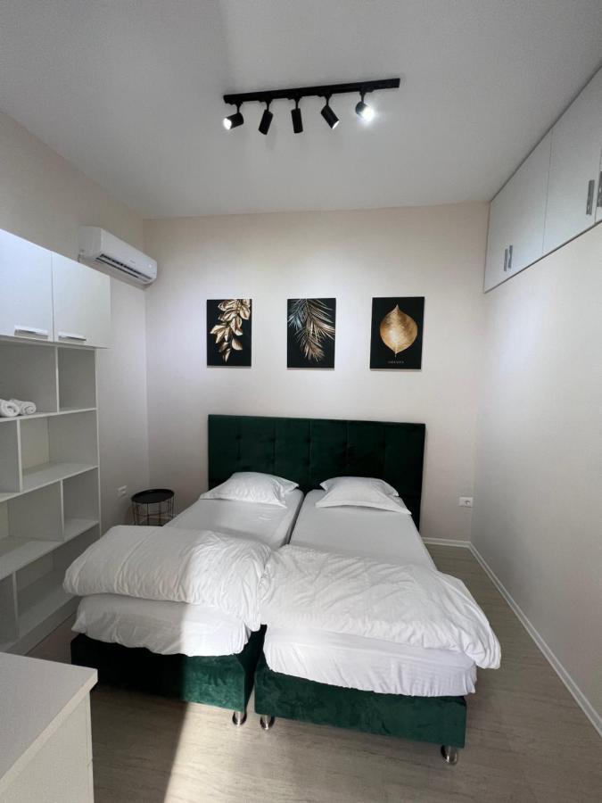 J Apartment in Center Tirana Buitenkant foto