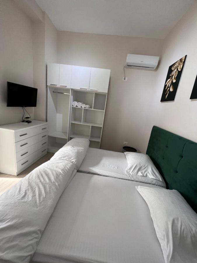 J Apartment in Center Tirana Buitenkant foto