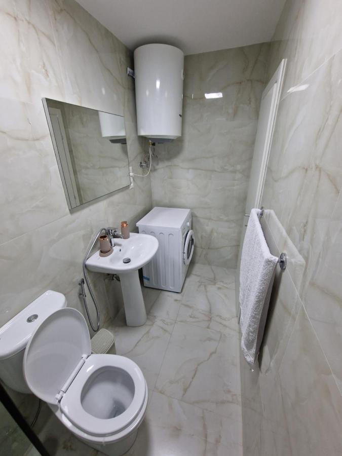 J Apartment in Center Tirana Buitenkant foto