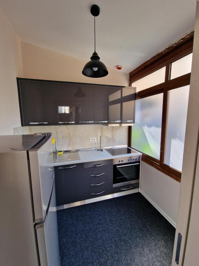 J Apartment in Center Tirana Buitenkant foto